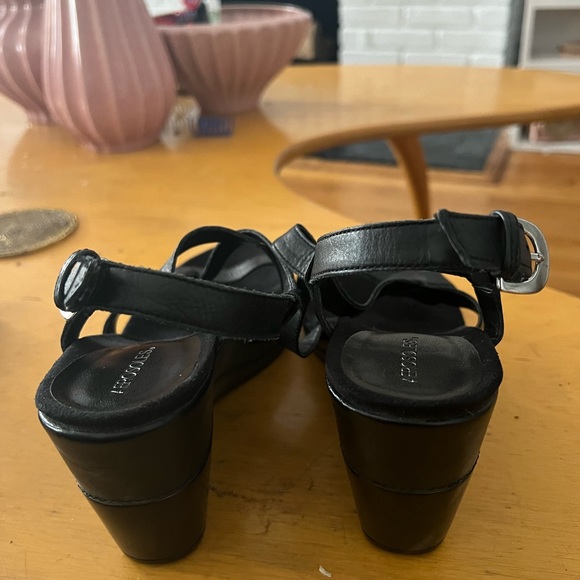 like new Aerosole wedges. Hip yet comfie  great with suit , dress or jeans . - Picture 4 of 6